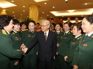 阮富仲总书记与第五届女军人大会优秀代表会面 